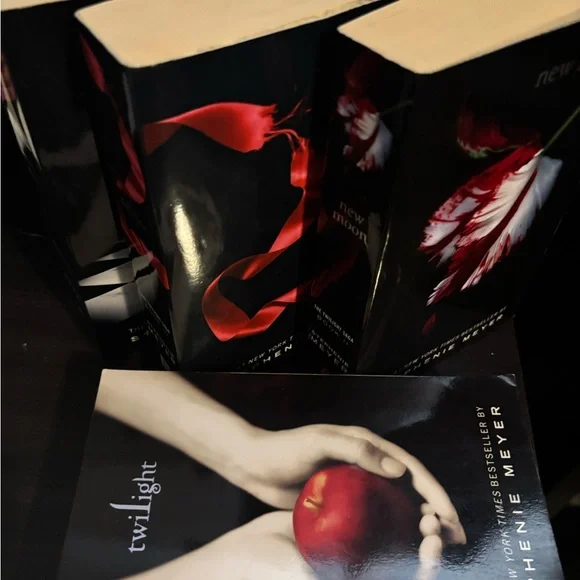 The Twilight Saga Book Set - Picture 3 of 4
